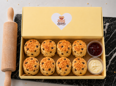 8 traditionele scones raisin (incl. jam en clotted cream)